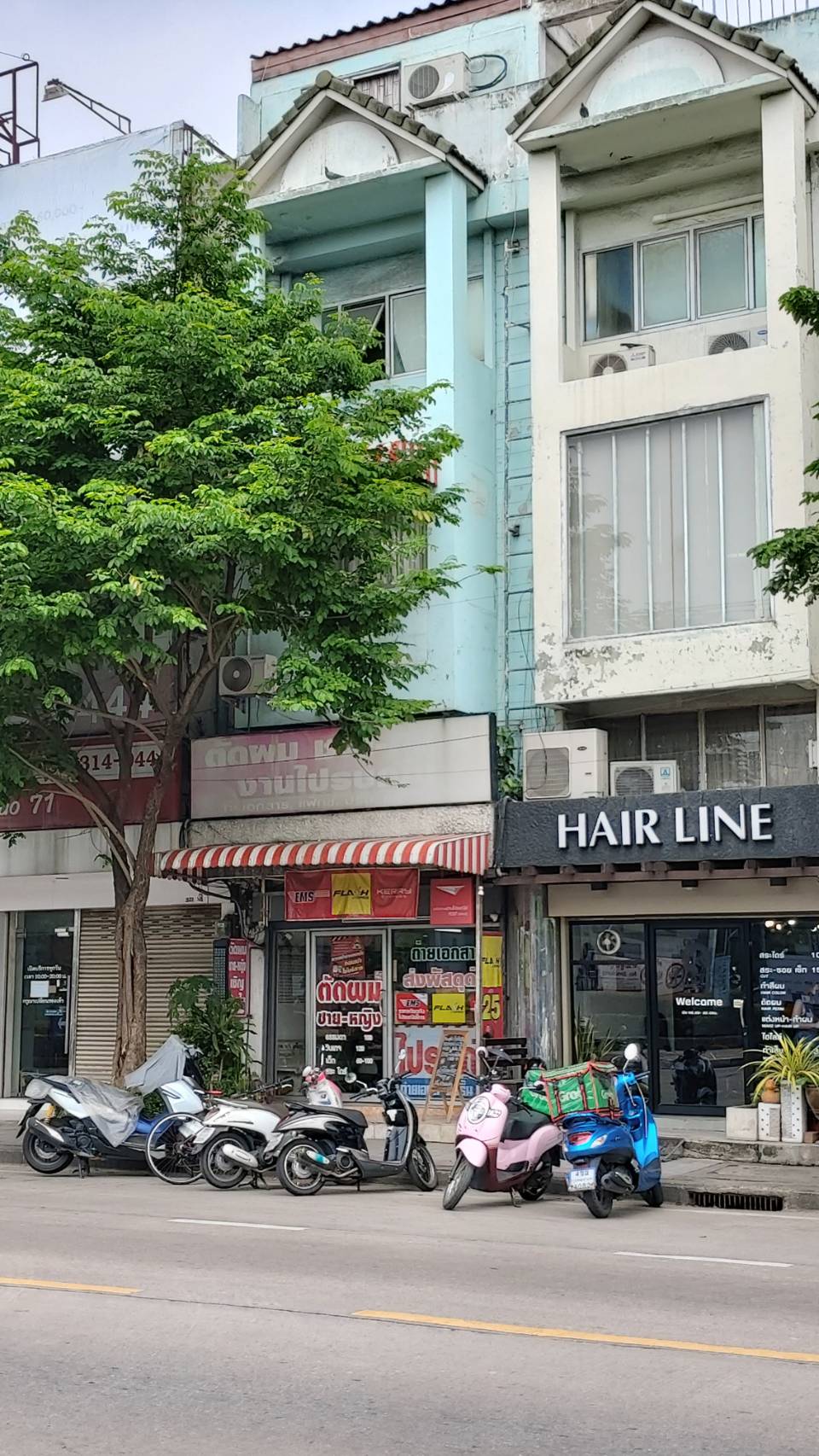 ขายด่วน อาคารพาณิชย์ 5 ชั้น พร้อมกิจการ ร้านขนส่ง+ร้านตัดผม ทำเลดีมาก ริมถนน นาคนิวาส