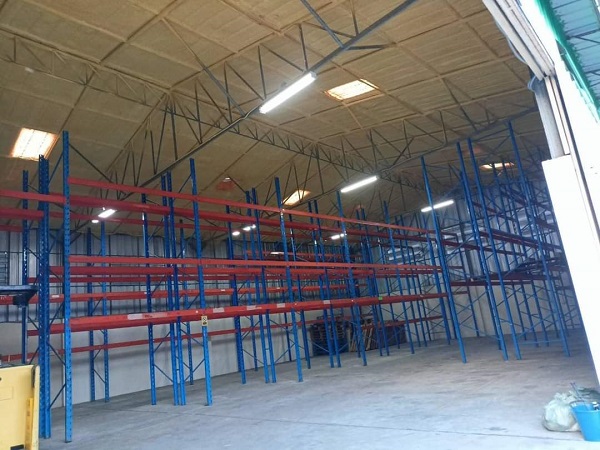 ให้เช่าโกดังเก็บสินค้า พร้อมออฟฟิศติดแอร์ พัฒนาการ  ใช้สอย 400​ตรมมีห้องโถงสำหรับเก็บของเย็น.. ห้องน้ำ 2 ห้อง  สามารถทำเป็นสำนักงานก็ได้ 