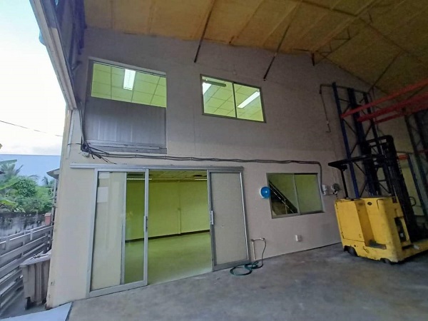 ให้เช่าโกดังเก็บสินค้า พร้อมออฟฟิศติดแอร์ พัฒนาการ  ใช้สอย 400​ตรมมีห้องโถงสำหรับเก็บของเย็น.. ห้องน้ำ 2 ห้อง  สามารถทำเป็นสำนักงานก็ได้ 