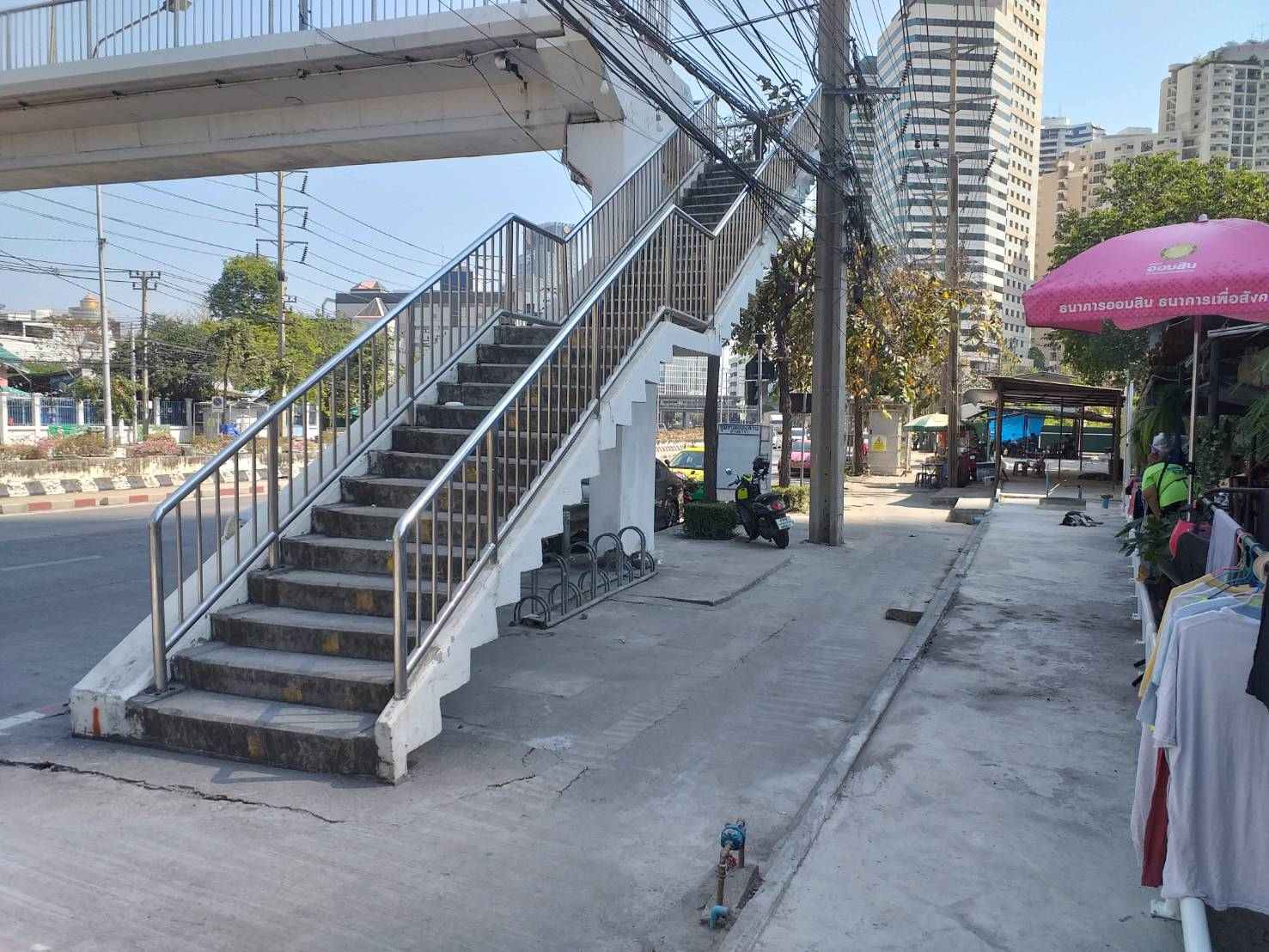 ด่วน ขายที่ดินเปล่า ติดถนนพระราม 3  พท. 484  ตร.ว.  หน้ากว้าง  65  ม.