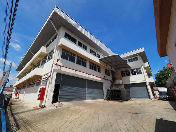 ให้เช่า และขาย โกดังพร้อมออฟฟิศ 3 ชั้น สุขสวัสดิ์  พระประแดง พื้นที่สีม่วง สามารถทำเป็นโรงงานได้   ที่ดิน 560 ตรว ใช้สอย 4,327 ตรม พื้นรับน้ำหนักได้ 5 ตัน