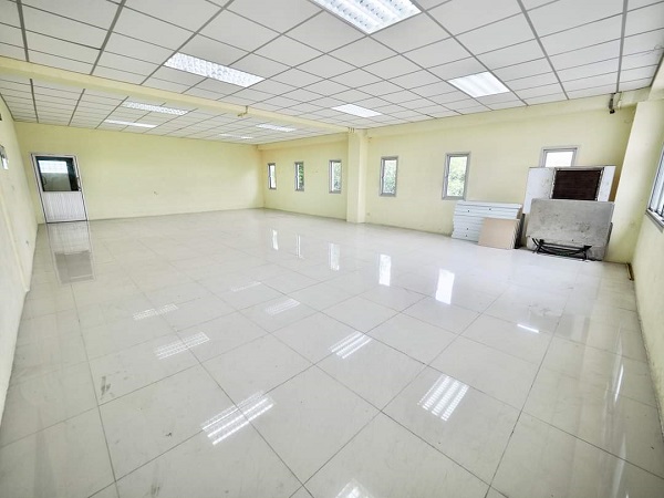 ให้เช่า และขาย โกดังพร้อมออฟฟิศ 3 ชั้น สุขสวัสดิ์  พระประแดง พื้นที่สีม่วง สามารถทำเป็นโรงงานได้   ที่ดิน 560 ตรว ใช้สอย 4,327 ตรม พื้นรับน้ำหนักได้ 5 ตัน