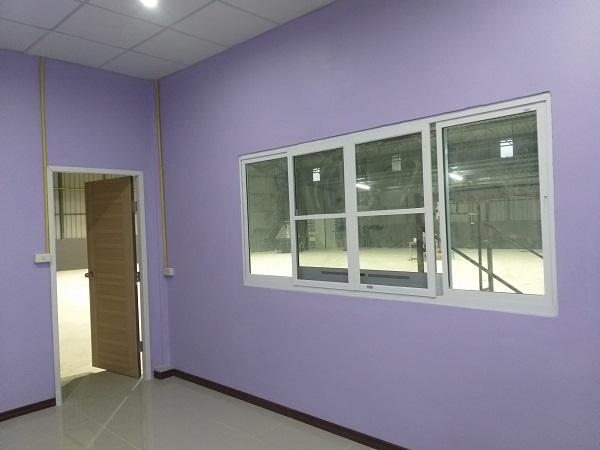  ให้เช่าและขาย โกดังใหม่พร้อมสำนักงาน  ห้องน้ำ2ห้อง บนถนนหทัยราษฎร์ พท.440ตรม