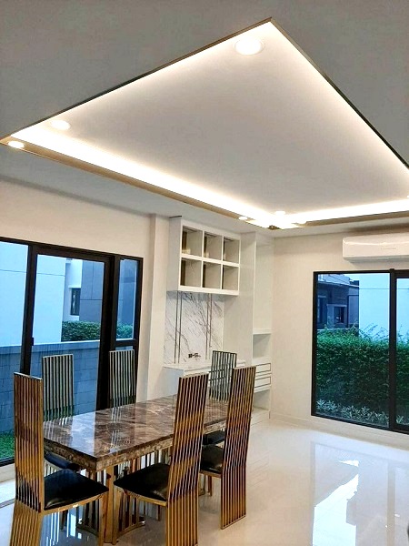 ให้เช่าและขายบ้านตกแต่ง บิ้วอิน สวยงาม พร้อม Office   อยู่แล้วรวยจริง เฮงมากสวยงามตามหลักฮวงจุ้ย    เดอะซิตี้พัฒนาการ สภาพใหม่พร้อมเข้าอยู่ เฟอร์ครบ 4 ห้องนอน 5 ห้องน้ำ 2 ห้องครัว ตกแต่งทั้งภายในและภายนอก