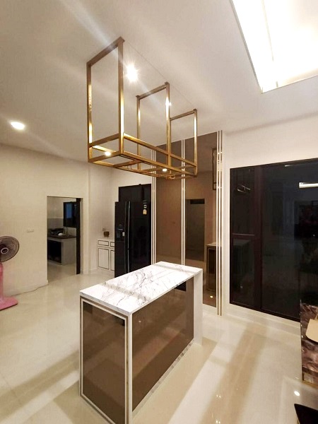 ให้เช่าและขายบ้านตกแต่ง บิ้วอิน สวยงาม พร้อม Office   อยู่แล้วรวยจริง เฮงมากสวยงามตามหลักฮวงจุ้ย    เดอะซิตี้พัฒนาการ สภาพใหม่พร้อมเข้าอยู่ เฟอร์ครบ 4 ห้องนอน 5 ห้องน้ำ 2 ห้องครัว ตกแต่งทั้งภายในและภายนอก