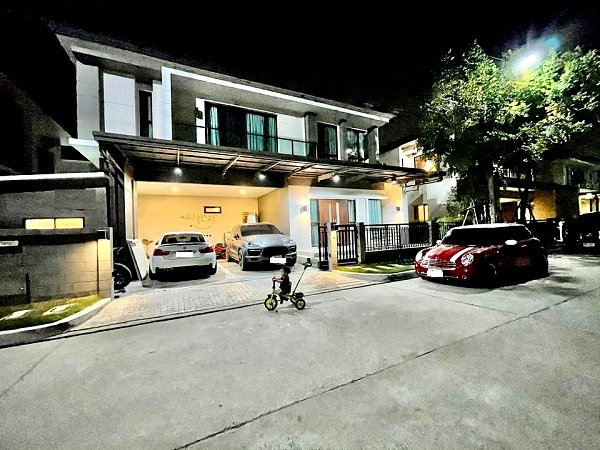 ให้เช่าและขายบ้านตกแต่ง บิ้วอิน สวยงาม พร้อม Office   อยู่แล้วรวยจริง เฮงมากสวยงามตามหลักฮวงจุ้ย    เดอะซิตี้พัฒนาการ สภาพใหม่พร้อมเข้าอยู่ เฟอร์ครบ 4 ห้องนอน 5 ห้องน้ำ 2 ห้องครัว ตกแต่งทั้งภายในและภายนอก