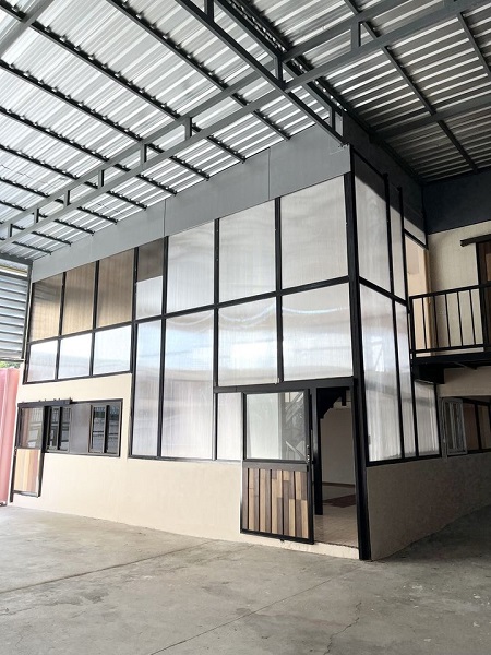 โกดัง 2 ชั้นให้เช่า ดินแดง พร้อมออฟฟิศในตัว รถ6ล้อเข้าได้ 470ตร.ม เนื้อที่รวมทั้งหมด 470ตร.ม. - ชั้นล่าง 310.5 ตร.ม. มีออฟฟิศ(แอร์ 2 ตัว)