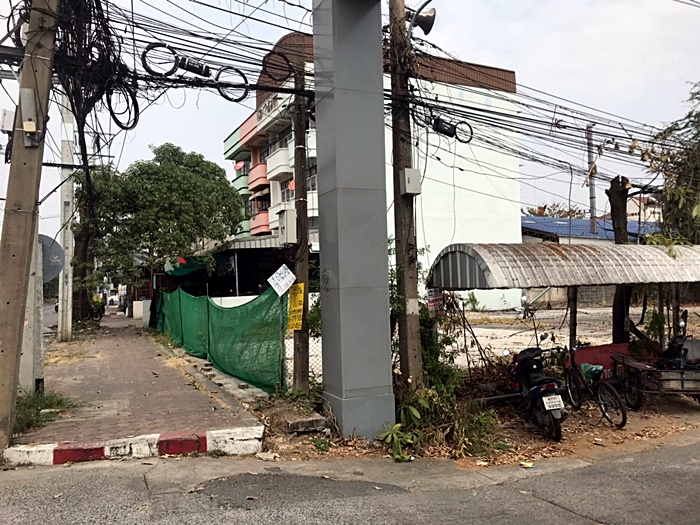 ให้เช่า ที่ดินเปล่าแปลงมุม ติดถนนหลัก ลำลูกกา ถมแล้ว 221 ตรว.