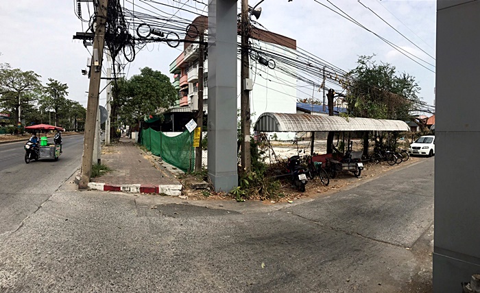 ให้เช่า ที่ดินเปล่าแปลงมุม ติดถนนหลัก ลำลูกกา ถมแล้ว 221 ตรว.