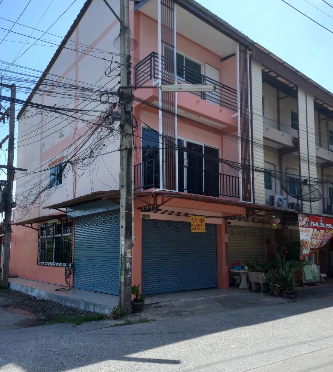 ขาย/เช่า อาคารพาณิชย์ 3 ชั้น เป็นอาคารห้องริม ติดซอย ทำเลดี อ.ศรีราชา จ.ชลบุรี 