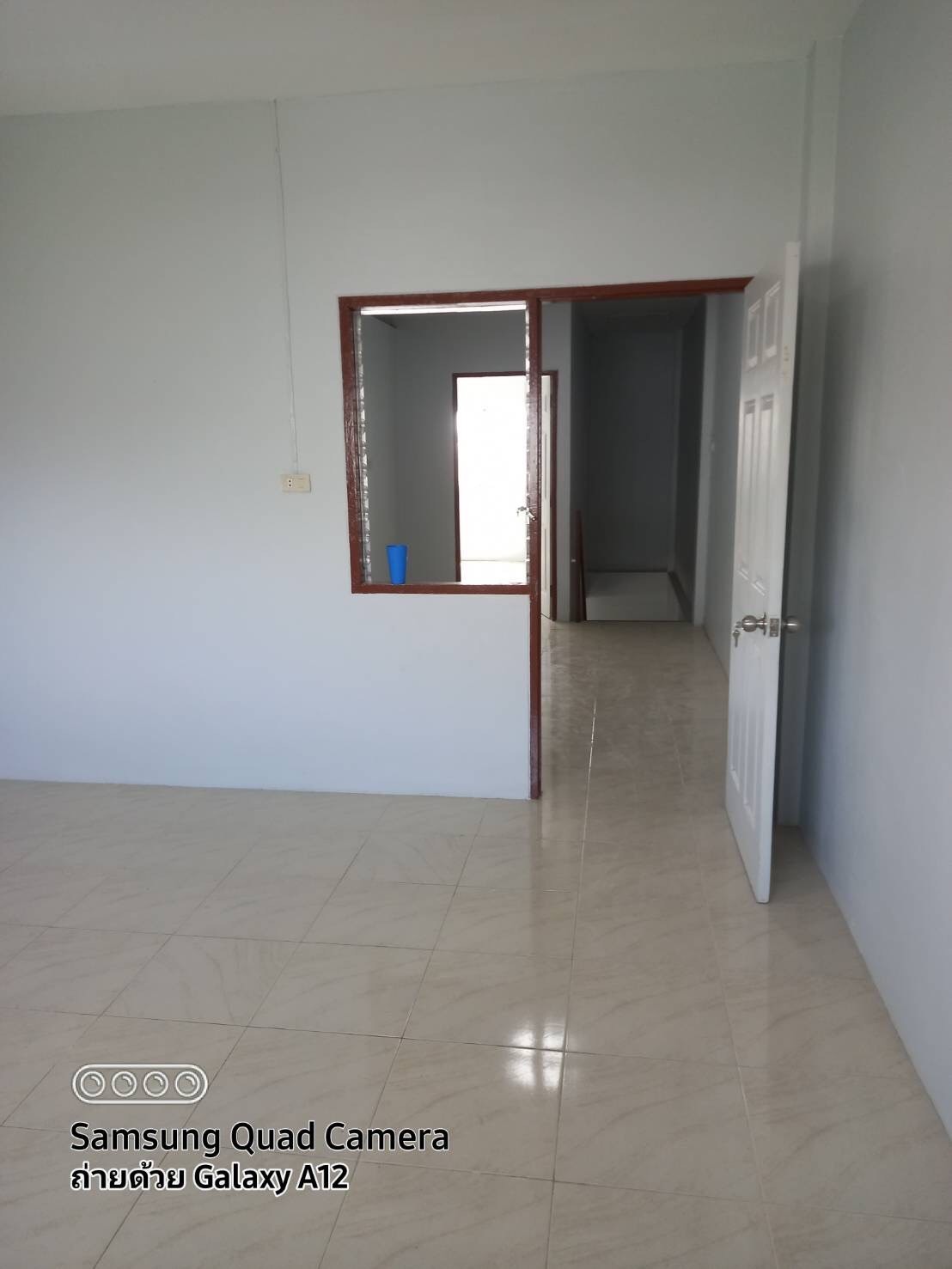 ขาย/เช่า อาคารพาณิชย์ 3 ชั้น เป็นอาคารห้องริม ติดซอย ทำเลดี อ.ศรีราชา จ.ชลบุรี 