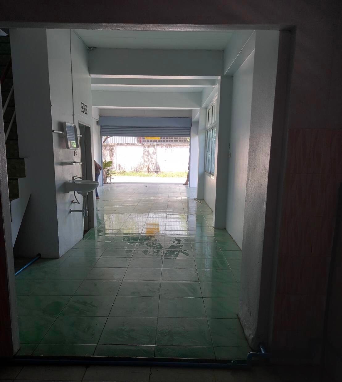 ขาย/เช่า อาคารพาณิชย์ 3 ชั้น เป็นอาคารห้องริม ติดซอย ทำเลดี อ.ศรีราชา จ.ชลบุรี 