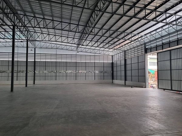 ให้เช่าโกดัง เนื้อที่รวม  24,000 ตร.ม. สร้างเสร็จใหม่  เข้าทางรามอินทรา 109 อาคารในร่ม 1,800 ตร.ม.  ทำเลดี 15นาที ถึง สถานีรถไฟฟ้าสีชมพู เข้าออกได้หลายทาง  ถ.รามอินทรา 109,