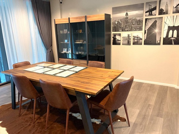 ให้เช่า ติก Office 4 ชั้นโครงการ บางนา ใช้สอย  250  ตรม ติดถนน บางนา-ตราด กม.5 หน้ากว้าง 5.5 เมตร  ส่วนกลางที่จอดรถ 300 คัน