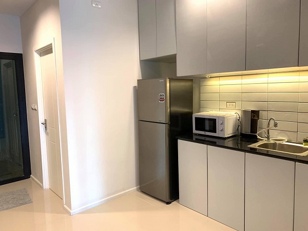 ให้เช่า ติก Office 4 ชั้นโครงการ บางนา ใช้สอย  250  ตรม ติดถนน บางนา-ตราด กม.5 หน้ากว้าง 5.5 เมตร  ส่วนกลางที่จอดรถ 300 คัน