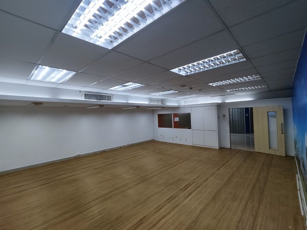 ให้เช่าพื้นที่สำนักงานใกล้ MRT สถานีลาดพร้าว 137  ตรม  จดทะเบียนบริษัทได้ ลิฟต์โดยสาร เหมาะ ทำสถานที่สอนเต้น รำหรือ Office 
