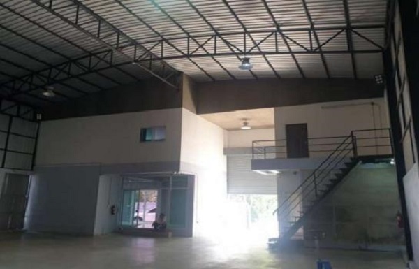  ให้เช่าโกดัง ลาดพร้าว 101 พร้อม Office  พื้นที่  500  ตรม.  บนที่ดิน 1 ไร่ ห้องน้ำ2 รถหกล้อ สิบล้อเข้าได้