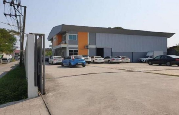  ให้เช่าโกดัง ลาดพร้าว 101 พร้อม Office  พื้นที่  500  ตรม.  บนที่ดิน 1 ไร่ ห้องน้ำ2 รถหกล้อ สิบล้อเข้าได้