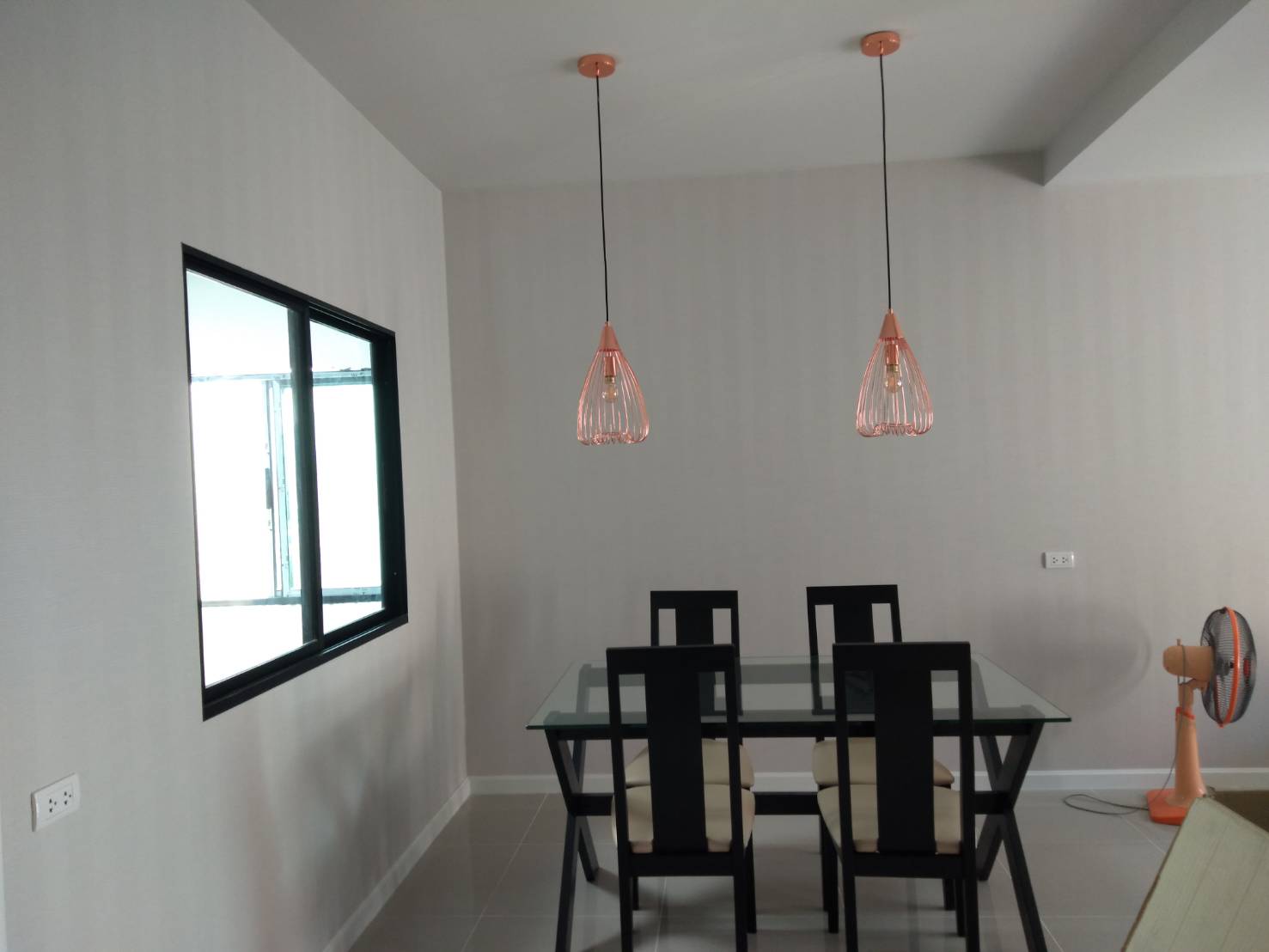 รับต่อเติมบ้านและงานอื่นๆ กันสาดหน้าบ้าน โรงจอดรถ ห้องน้ำ ห้องครัว เดินไฟ ตามเนื้อหาด้านล่าง งานเล็กงานน้อย-งานมาก ไปหมดqqq