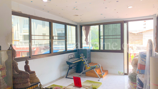 บ้านเดี่ยว 3 ชั้น เปี่ยมรัก - ซอยบรมราชชนนี 87 ใกล้ถนนใหญ่ 50 เมตร