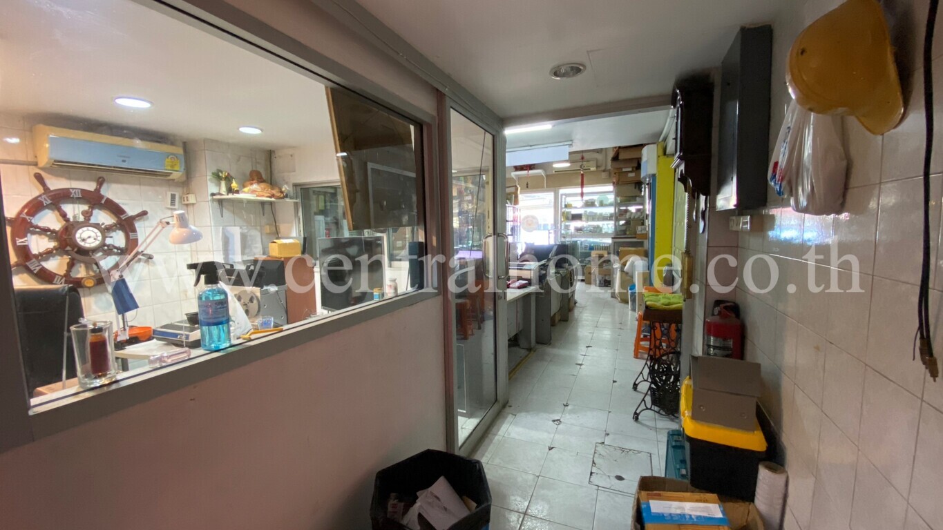 อาคารพาณิชย์ 4.5 ชั้น ติดถนนแจ้งวัฒนะ แนวรถไฟฟ้า ใกล้ศูนย์ราชการ