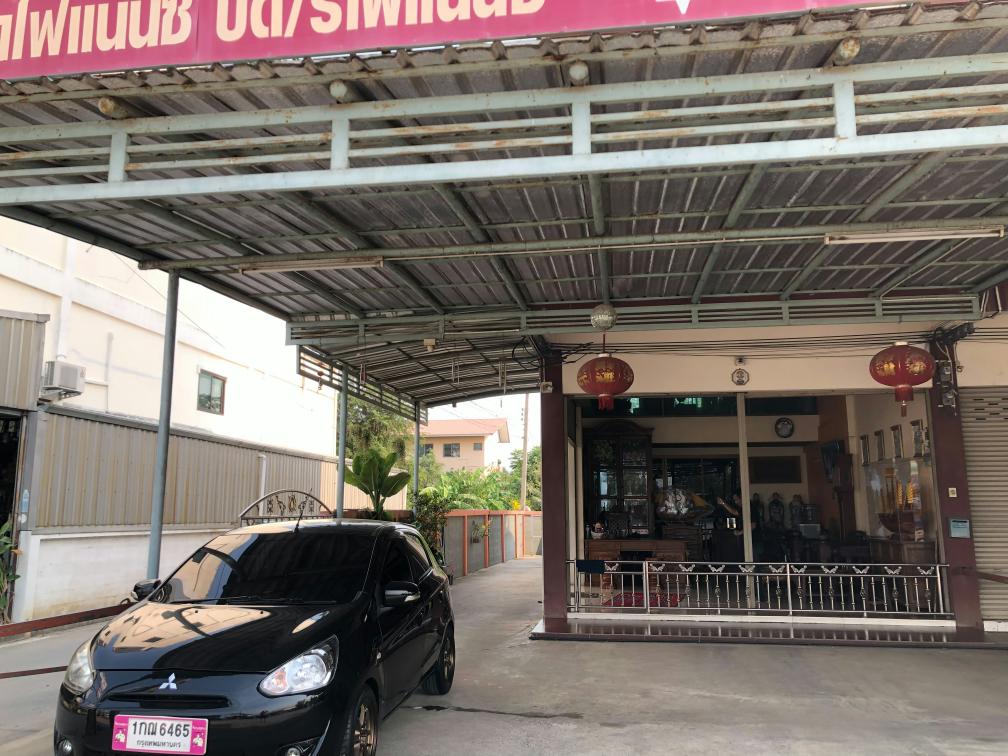 อาคารพานิช 3 ชั้น ครึ่ง มีดาดฟ้า ติดถนน ห้องริม เนื้อที่ 58 ตรว