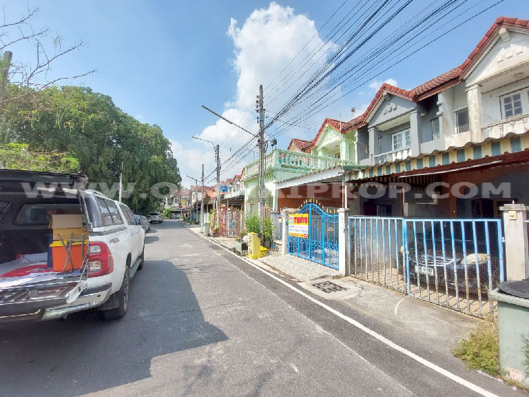 ทาวน์เฮ้าส์ ม.อุบลชาติ 1 (ไทรม้า) ถ.รัตนาธิเบศร์ เมืองนนทบุรี