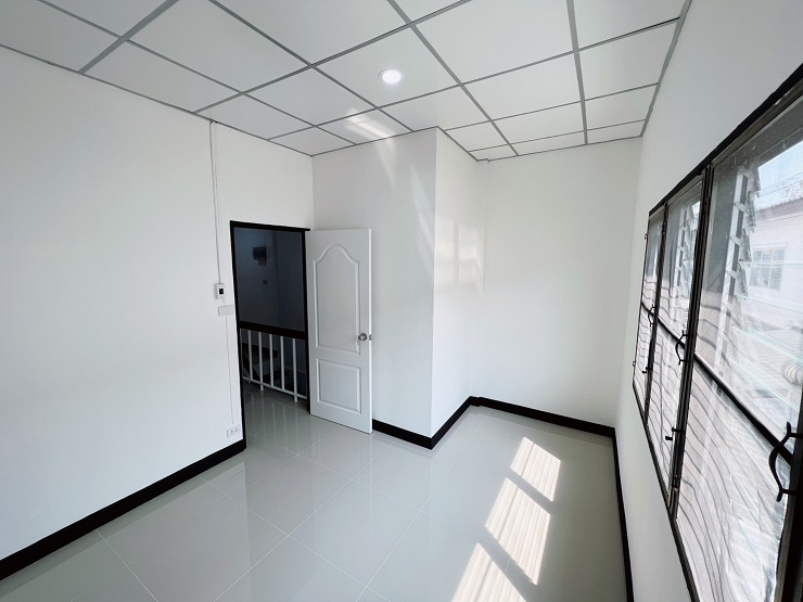 ขายหมู่บ้านเลิศอุบล ลำลูกกา-คลอง5 ทาวน์เฮ้าส์ 2 ชั้น 16 ตร.วา