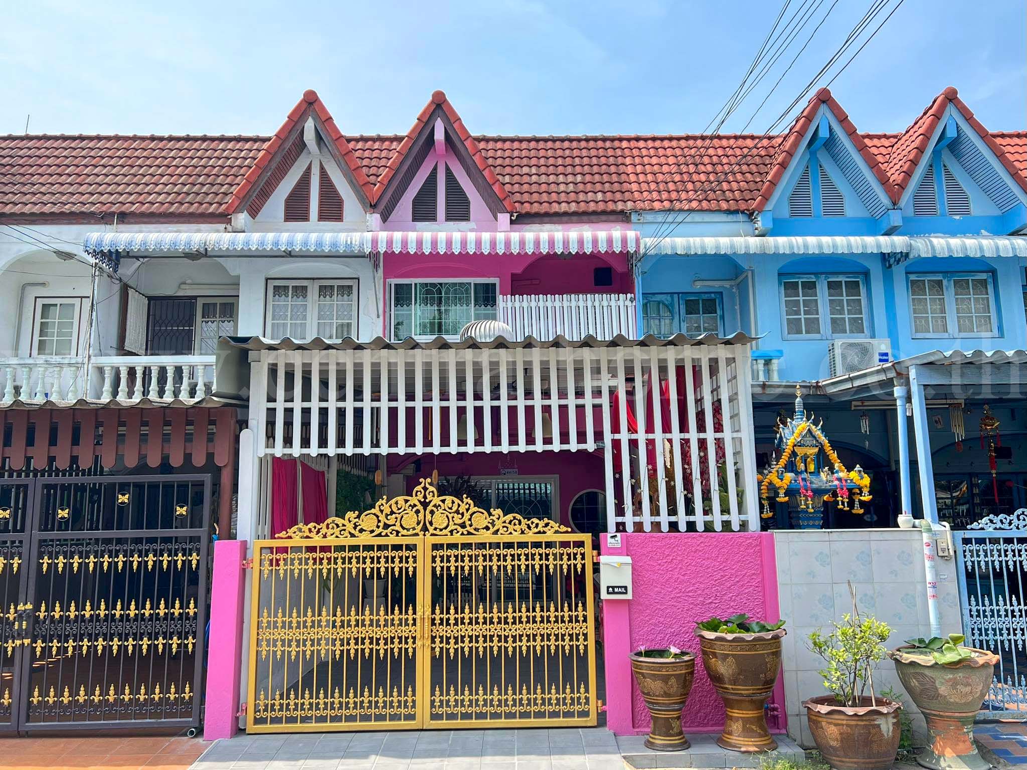 ทาวน์เฮ้าส์ นภาศิริ ซอยบุญศิริ รีโนเวทใหม่ พร้อมอยู่