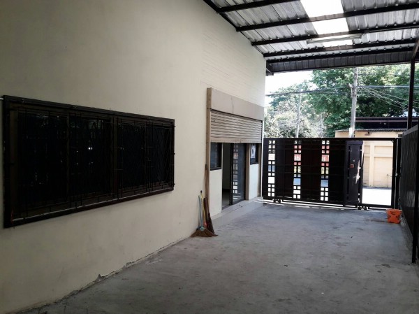 ให้เช่าโกดังพร้อมออฟฟิศ ขนาด 480 ตรม. ทำเลดีอยู่ซอยพัฒนาการ 38 สวนหลวง รถตู้คอนเทนเนอร์เข้าออกได้