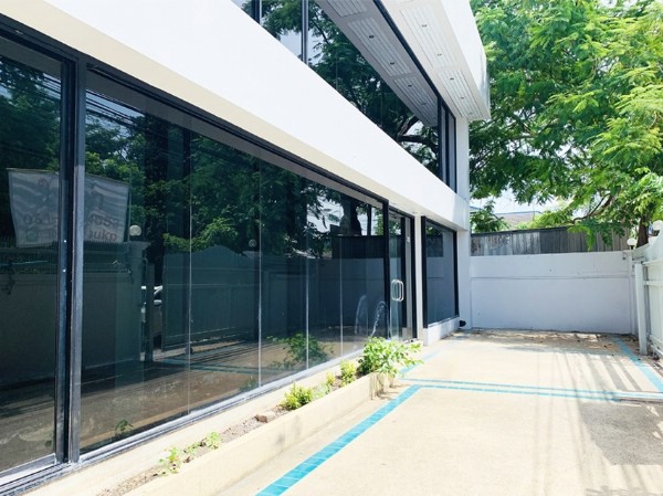 ให้เช่าสำนักงาน 2 ชั้น ขนาด 640 ตรม. บริเวณแจ้งวัฒนะ 14 ทุ่งสองห้อง หลักสี่ ใกล้ศูนย์ราชการ, BTS (ใกล้เสร็จ) เมืองทองธานี และทางด่วน