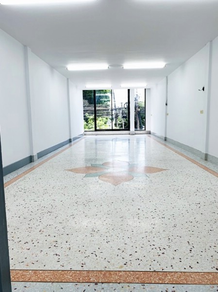 ให้เช่าสำนักงาน 2 ชั้น ขนาด 640 ตรม. บริเวณแจ้งวัฒนะ 14 ทุ่งสองห้อง หลักสี่ ใกล้ศูนย์ราชการ, BTS (ใกล้เสร็จ) เมืองทองธานี และทางด่วน