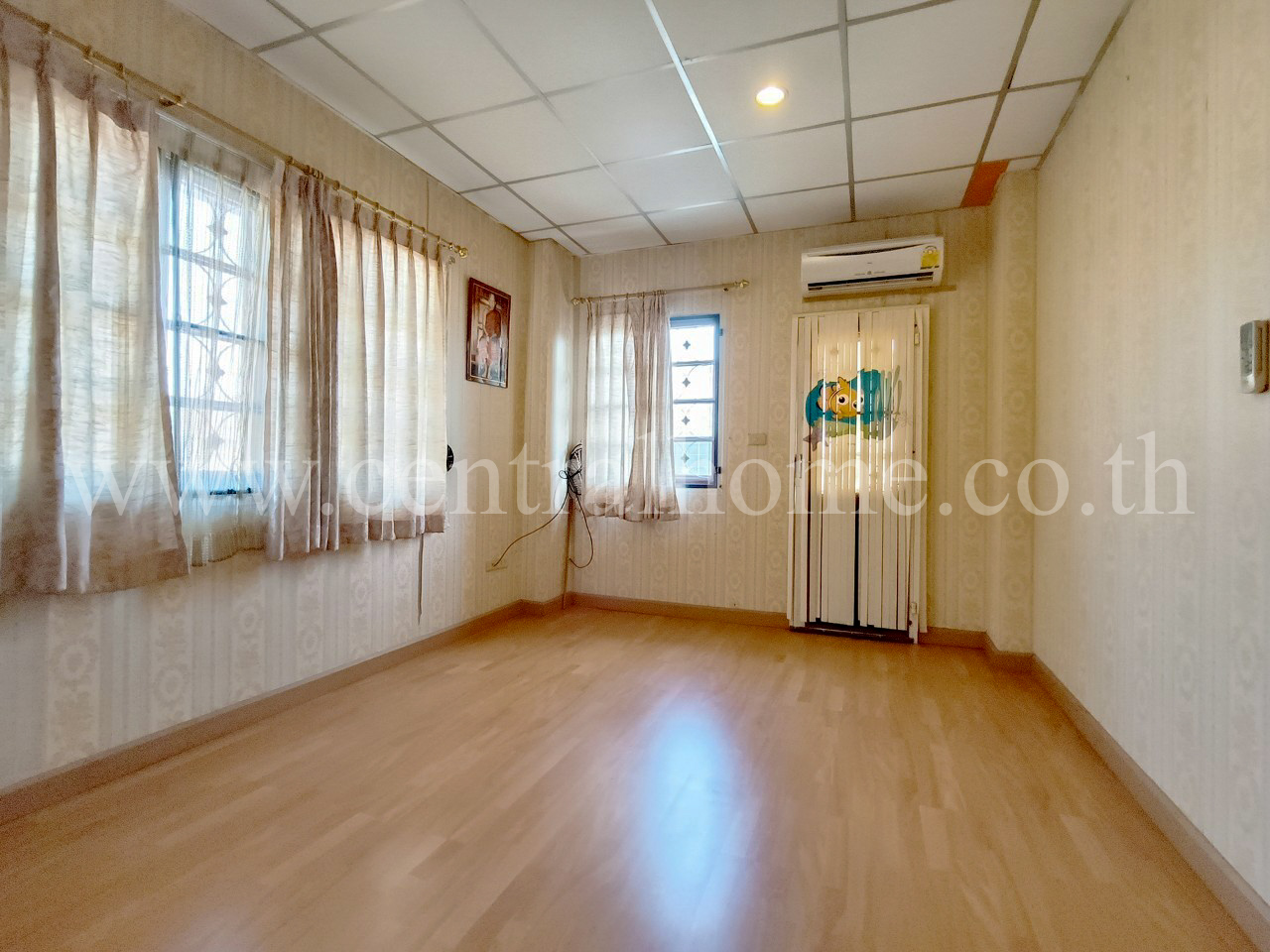 บ้านเดี่ยว หมู่บ้าน วรารมย์ เพชรเกษม 81