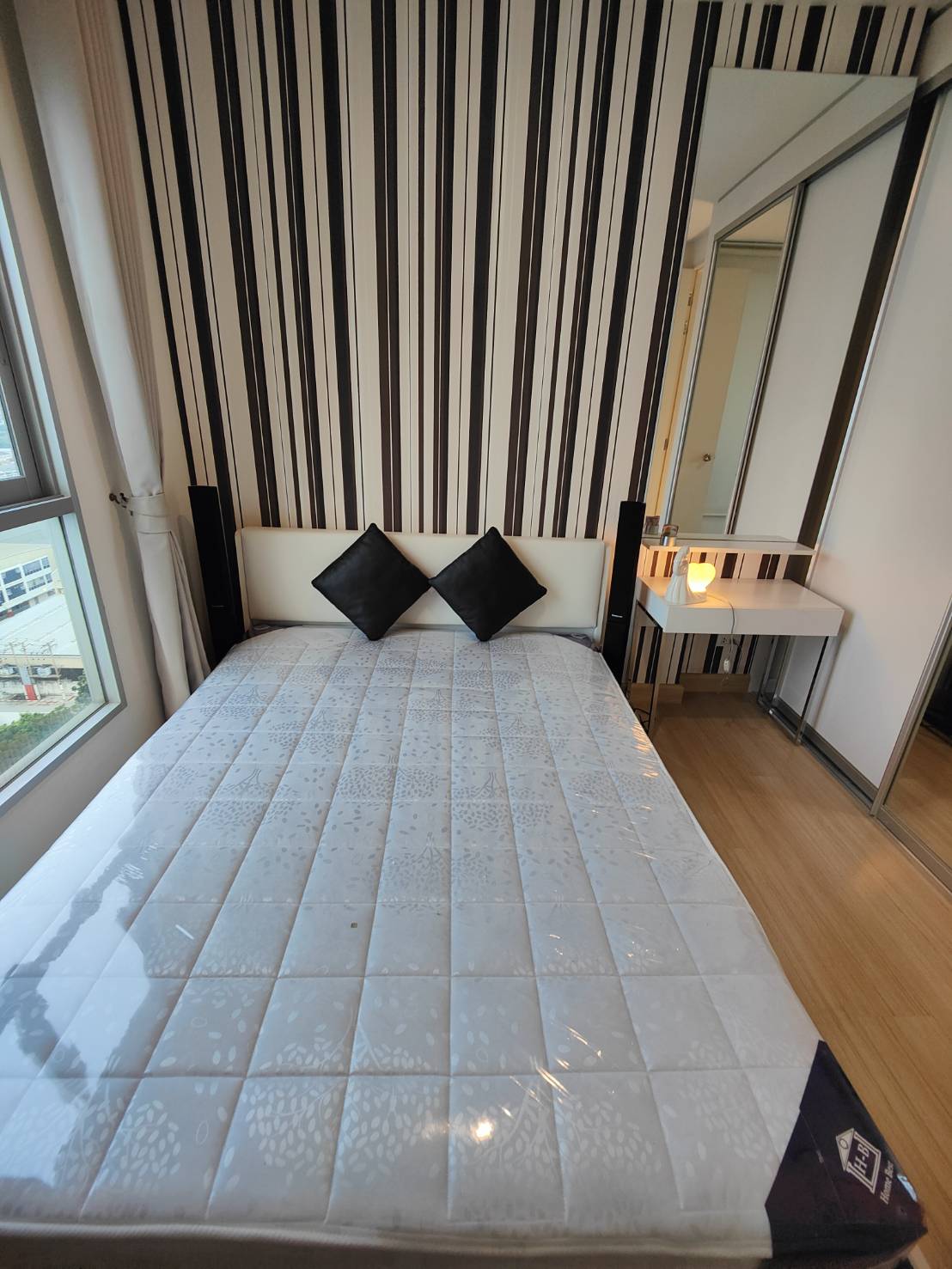 ขายคอนโดเดอะ พาร์คแลนด์ ศรีนครินทร์ เลคไซด์ (พร้อมอยู่) บางพลี สมุทรปราการ