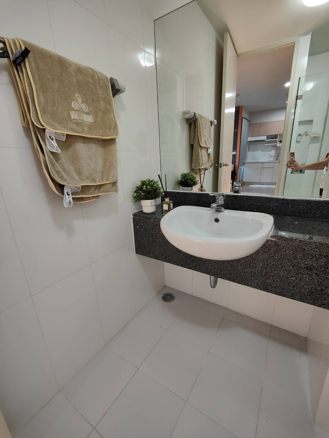 ขายคอนโดเดอะ พาร์คแลนด์ ศรีนครินทร์ เลคไซด์ (พร้อมอยู่) บางพลี สมุทรปราการ