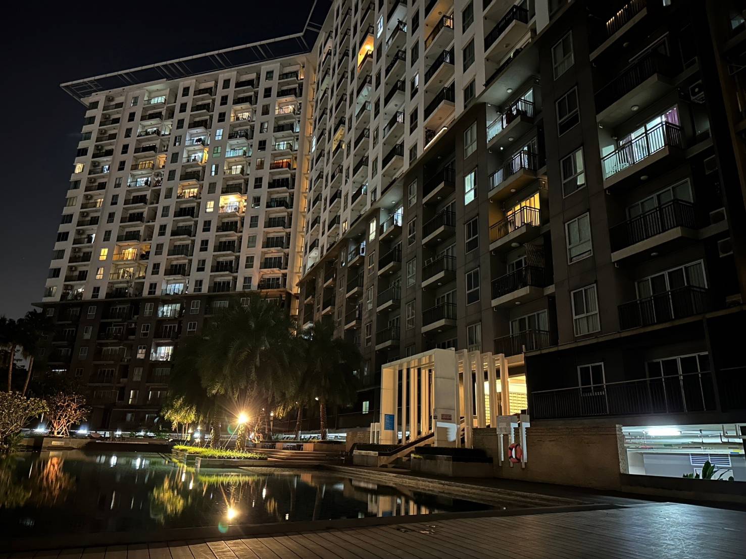 ขายคอนโดเดอะ พาร์คแลนด์ ศรีนครินทร์ เลคไซด์ (พร้อมอยู่) บางพลี สมุทรปราการ