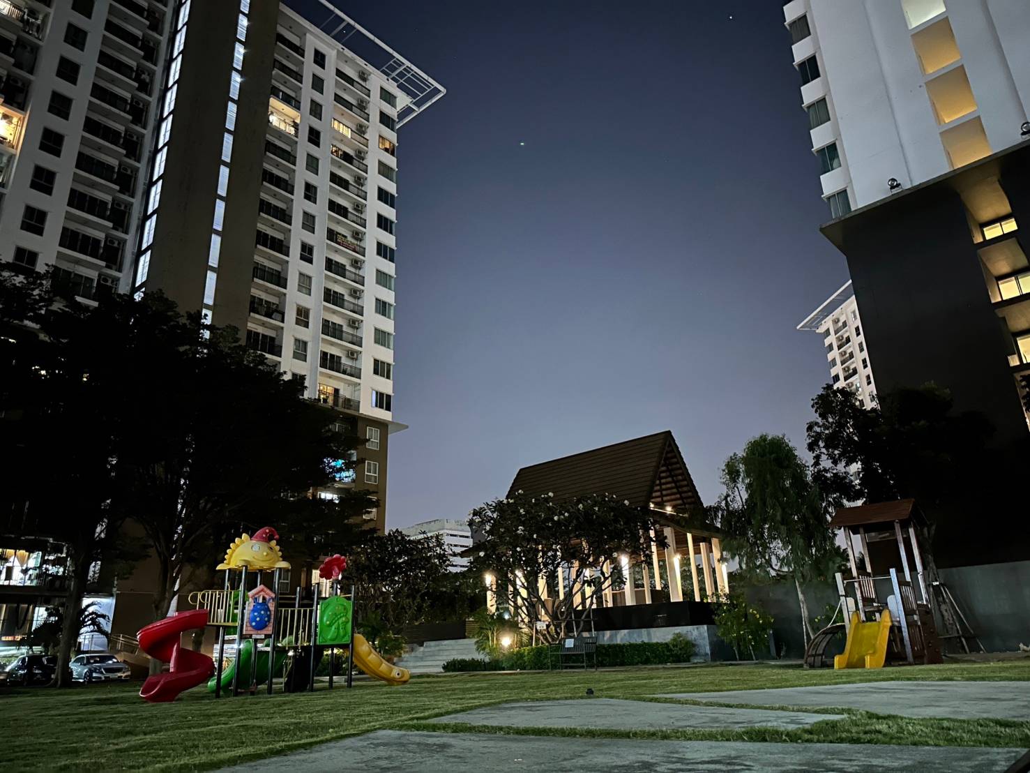 ขายคอนโดเดอะ พาร์คแลนด์ ศรีนครินทร์ เลคไซด์ (พร้อมอยู่) บางพลี สมุทรปราการ