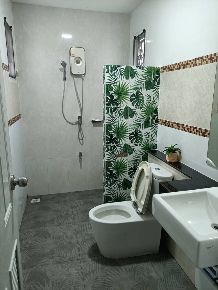 ขายบ้านเดี่ยว หมู่บ้านเบญญาภาปลวกแดง เฟอร์นิเจอร์ครบ พร้อมเข้าอยู่ สุดยอดทำเล  ในปลวกแดง