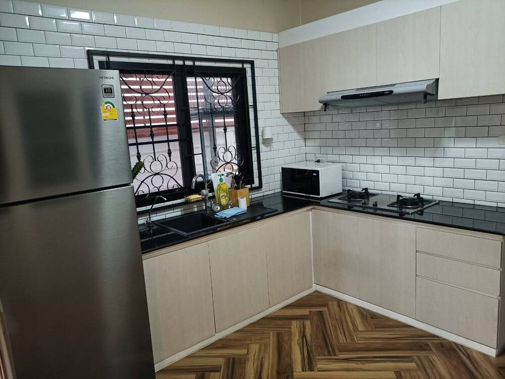 ขายบ้านเดี่ยว หมู่บ้านเบญญาภาปลวกแดง เฟอร์นิเจอร์ครบ พร้อมเข้าอยู่ สุดยอดทำเล  ในปลวกแดง