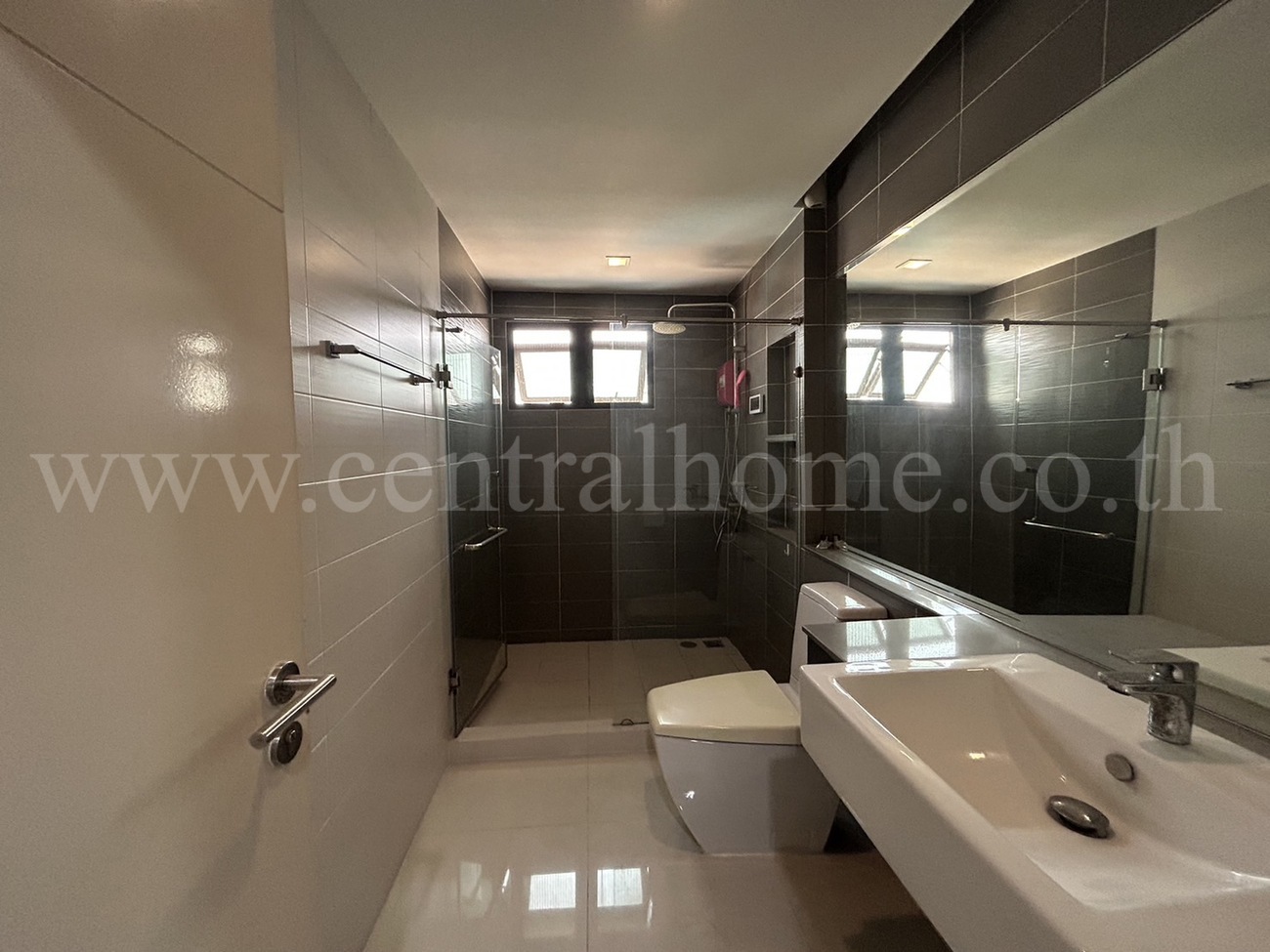 ทาวน์โฮม บ้านกลางเมือง วิภาวดี ตกแต่งสไตล์ Modern Luxury
