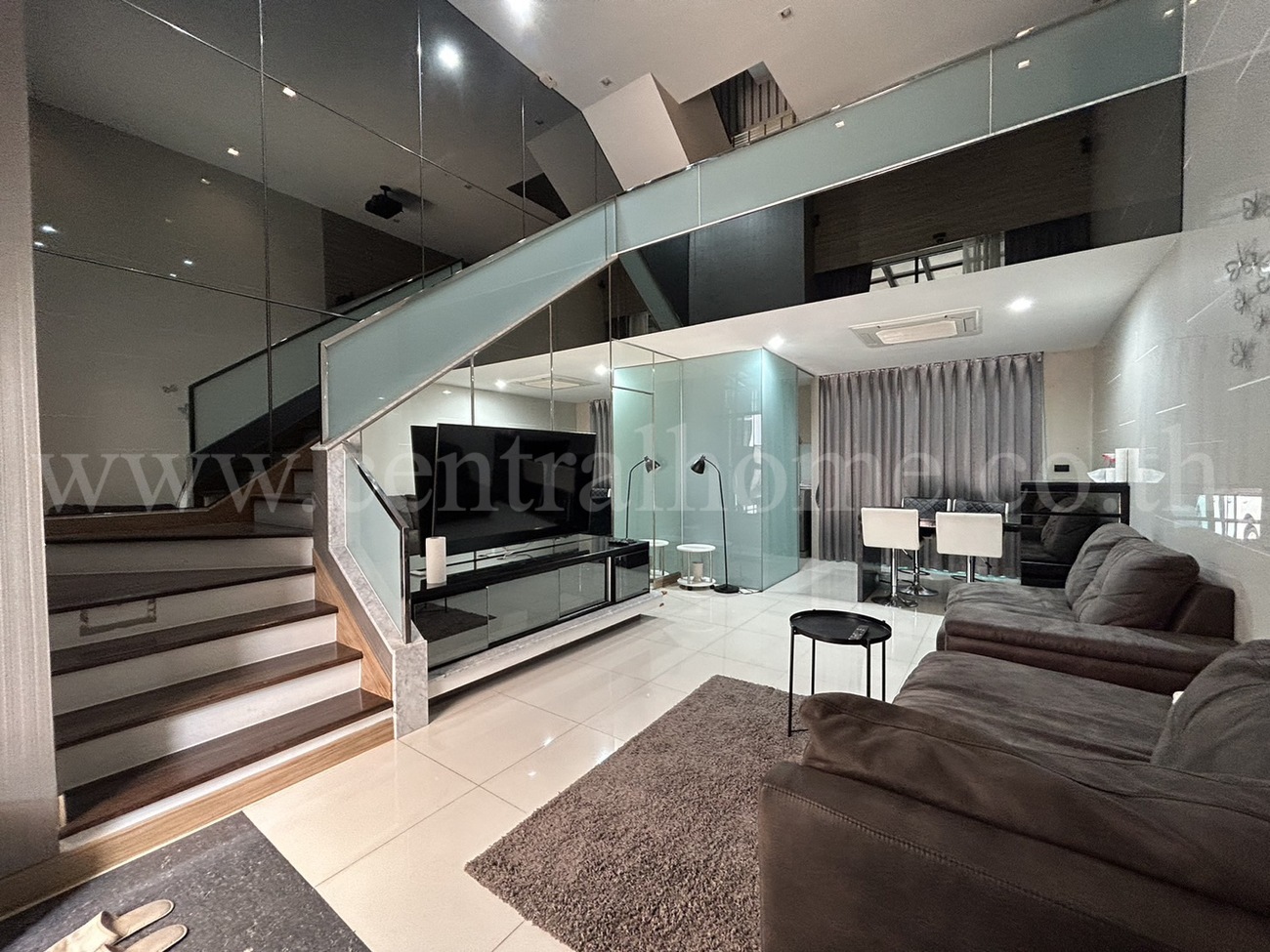 ทาวน์โฮม บ้านกลางเมือง วิภาวดี ตกแต่งสไตล์ Modern Luxury