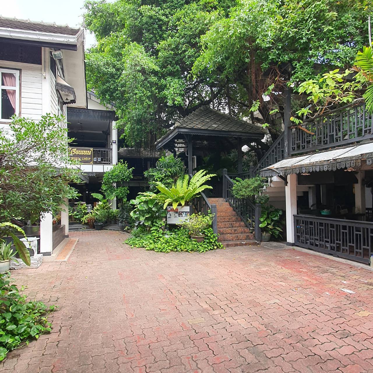 ขายกิจการ สีลมวิลเลท เนื้อที่ 3ไร่ 3งาน 76ตารางวา ย่านสีลม จ.กรุงเทพฯ