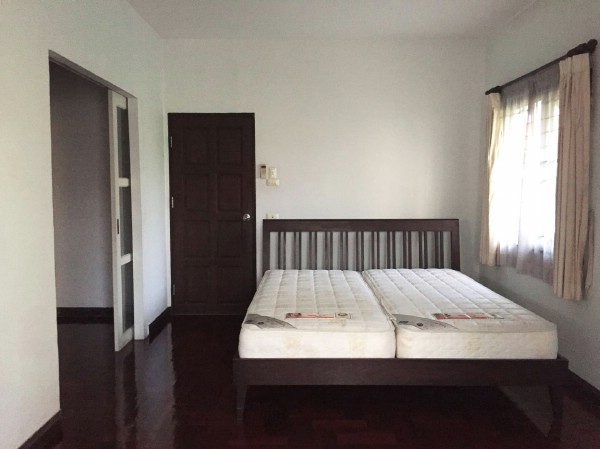 ให้เช่าบ้าน อยู่ซอยลาดพร้าว 93 ซอยประชากรไทย บ้าน 3 ชั้น พื้นที่ 41 ตรว.ใกล้โรงพยาบาลลาดพร้าว โรงพยาบาลเวชธานี ไฟฟ้าสายสีเหลืองในอนาคต ทางด่วน เอกมัย-รามอินทรา
