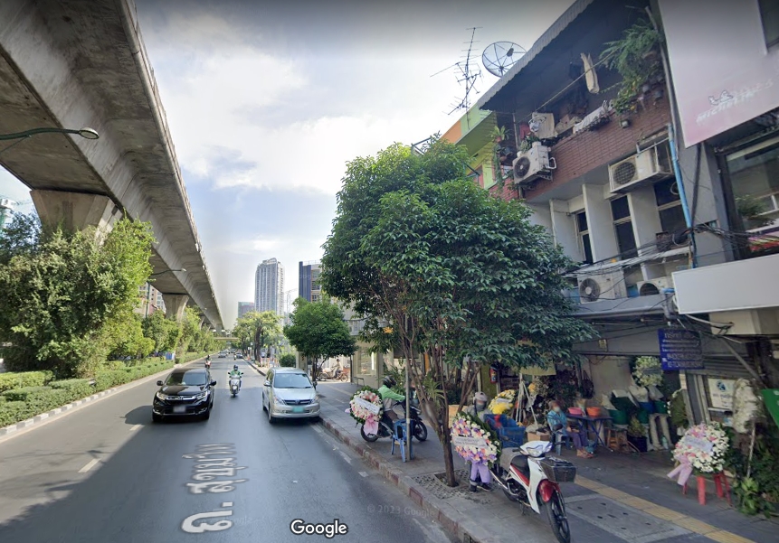 ประกาศขายอาคารพาณิชย์ ทำเลทอง ริมถนนสุขุมวิท