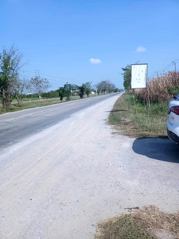 ขายที่ดินเปล่า 38 ไร่ 1 งาน 51 ถ.บางบัวทอง-สุพรรณบุรี 340  เหมาะกับการสร้างบ้านจัดสรร โกดัง โรงงาน หน้ากว้าง 70 เมตร ลึก 900 กว่าเมตร ที่ถมแล้วล้อมรั่วคอนกรีต น้ำไม่ท่วม เหมาะกับการสร้างบ้านจัดสรร โกดัง โรงงาน 