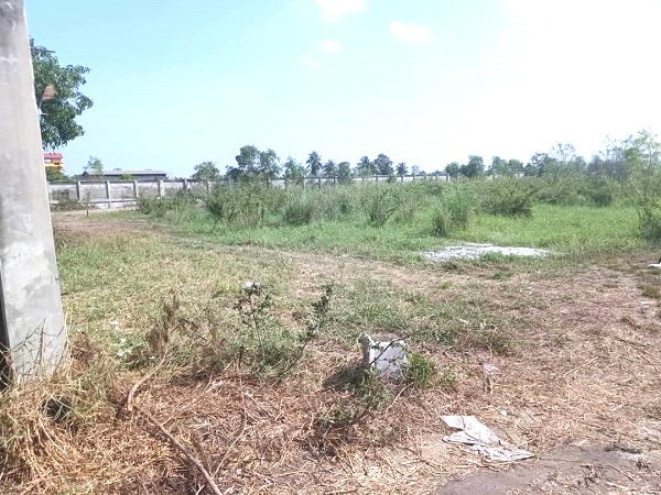 ขายที่ดินเปล่า 38 ไร่ 1 งาน 51 ถ.บางบัวทอง-สุพรรณบุรี 340  เหมาะกับการสร้างบ้านจัดสรร โกดัง โรงงาน หน้ากว้าง 70 เมตร ลึก 900 กว่าเมตร ที่ถมแล้วล้อมรั่วคอนกรีต น้ำไม่ท่วม เหมาะกับการสร้างบ้านจัดสรร โกดัง โรงงาน 