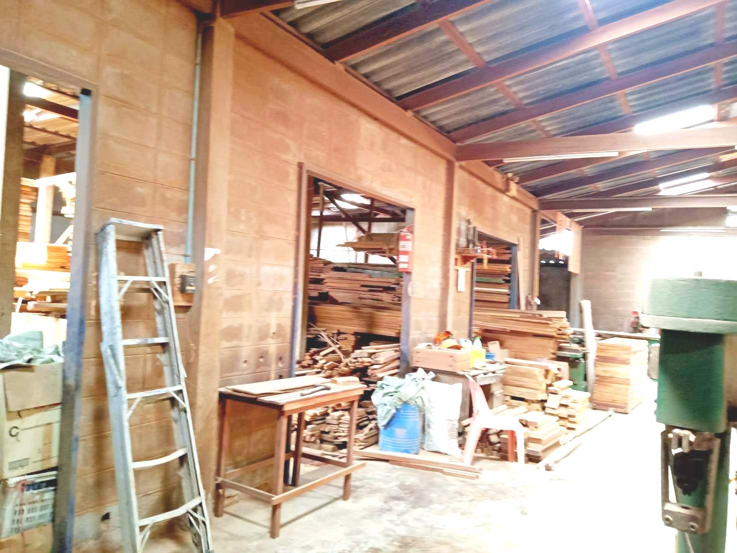 ขายบ้าน2ชั้นพร้อมโรงงานหรือทำโกดัง เนื้อที่ 174 ตรว (เคยทำเกี่ยววงกบประตูหน้าต่าง ) เนื้อที่ใช้สอย ประมาณ 600-700 ตรม อยู่ใน ซอยสุขุมวิท101/1  ซ.วชิรธรรมสาธิต  รถ6ล้อใหญ่ เข้าได้   ไฟฟ้า3 phase   4. ห้องน้ำ 2 ห้อง 