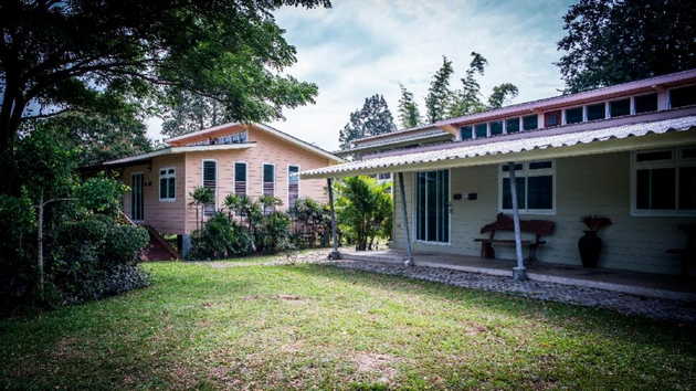 ขายที่ดินพร้อมสิ่งปลูกสร้าง วิวสวยเห็นภูเขา เงียบสงบ สะดวก ไม่ไกลชุมชน ติดลำน้ำคลองโศก อ.ปากช่อง จ.นครราชสีมา