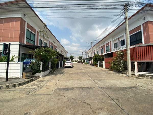 ขายบ้าน 2 ชั้นหลังมุม หมู่บ้านเจเอสพีทาวน์ ( JSP ) รังสิตคลองหนึ่ง ถนนรังสิต-นครนายก 34/1 ตำบลประชาธิปัตย์ อำเภอธัญบุรี จังหวัดปทุมธานี