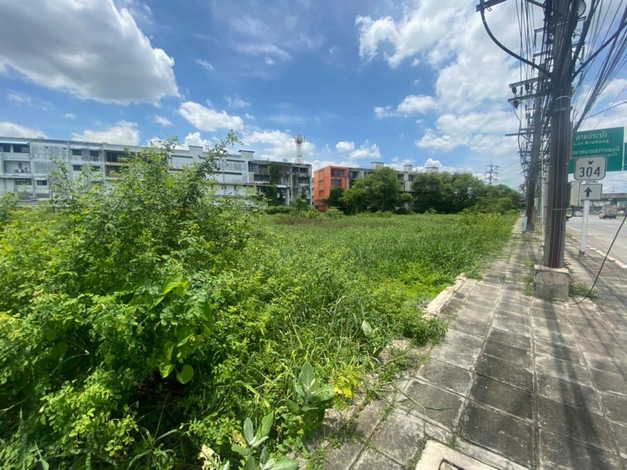 ขายที่ดินติดทางแยกถนนฉลองกรุงและถนนสุวินทวงศ์ เหมาะทำหมู่บ้าน ศูนย์การค้า โชว์รูม ข.หนองจอก